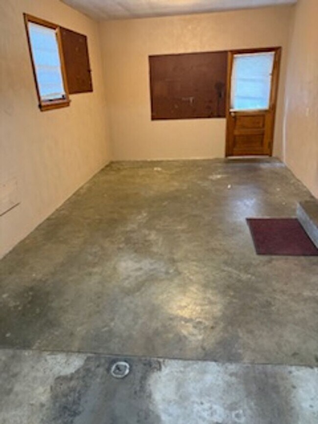 Building Photo - 2 Bedroom 1 Bathroom Home Available Soon