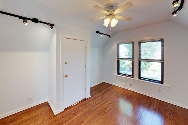 Building Photo - 5709 W Dakin St