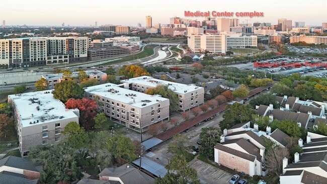 Building Photo - 2213 S Braeswood Blvd