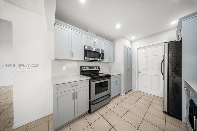 Building Photo - 14065 SW 48th Terrace