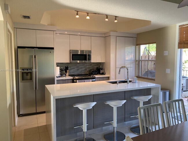 Building Photo - 4926 Leeward Ln