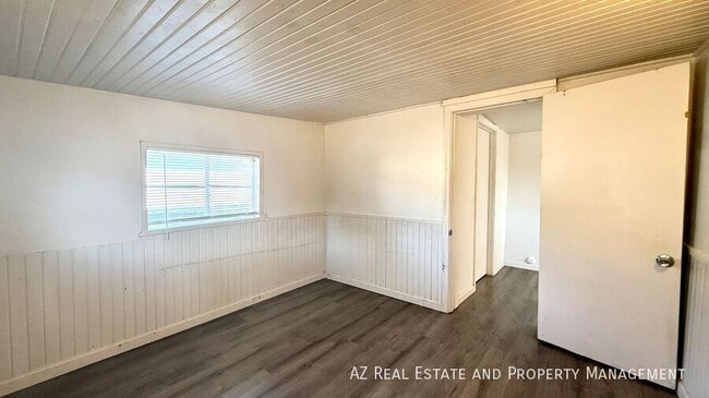 Building Photo - 5547 W Gardenia Ave