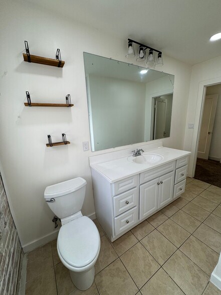 Building Photo - 2659 Brinker Ave