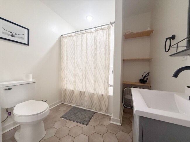 Building Photo - 209 S Church St