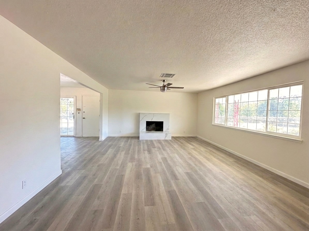 Building Photo - 15050 Cottage Ave