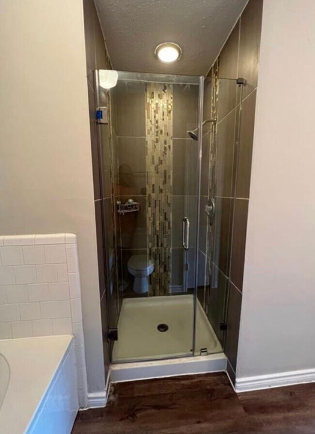 Building Photo - PRELEASING FOR FEBRUARY! 4 Bedroom near Tesla!