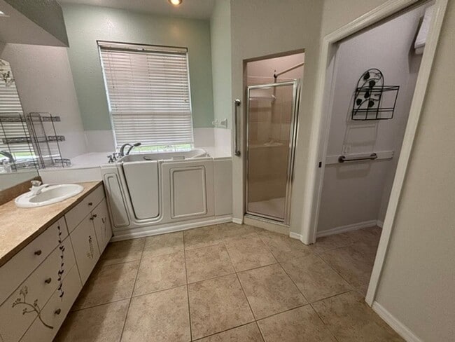 Building Photo - 15425 Sonora Dr
