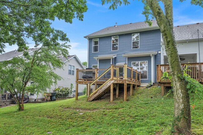 Building Photo - Spotless 3BR/2.5BA townhome minutes from West End, Downtown Nashville!