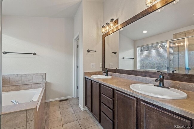 Building Photo - 2556 Hannah Ridge Dr