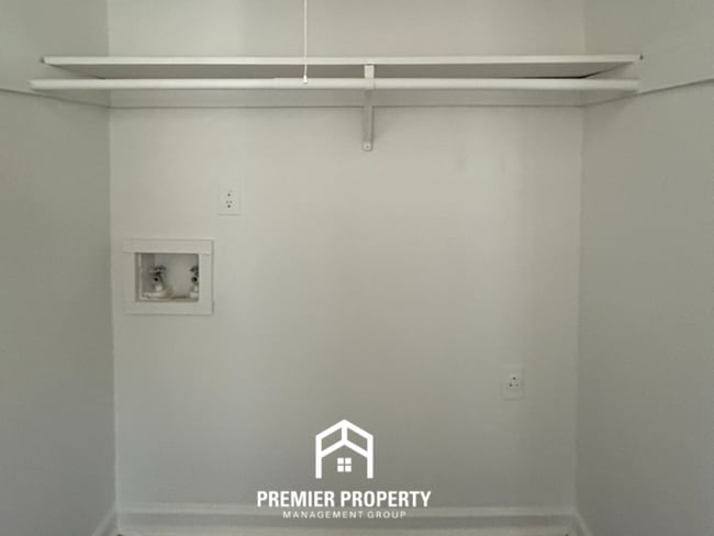 Building Photo - 6200 Somerset Cove