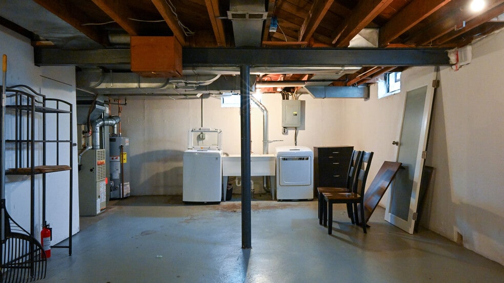 Building Photo - 2611 Oliver Rd