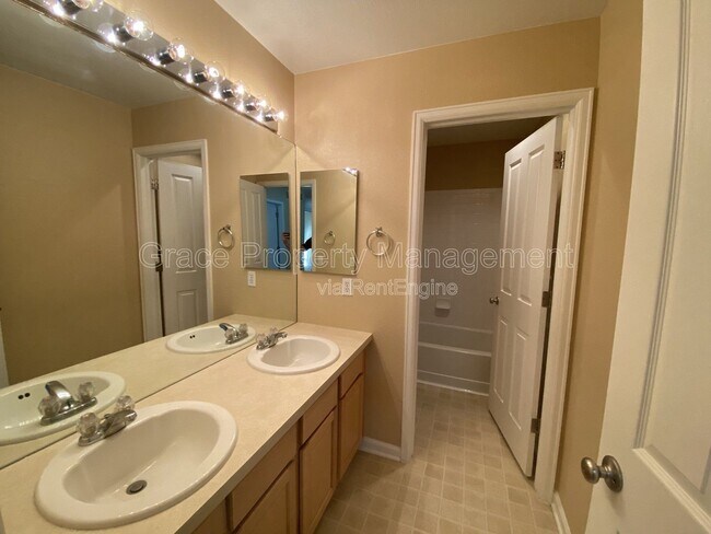 Building Photo - 239 Bristlecone St