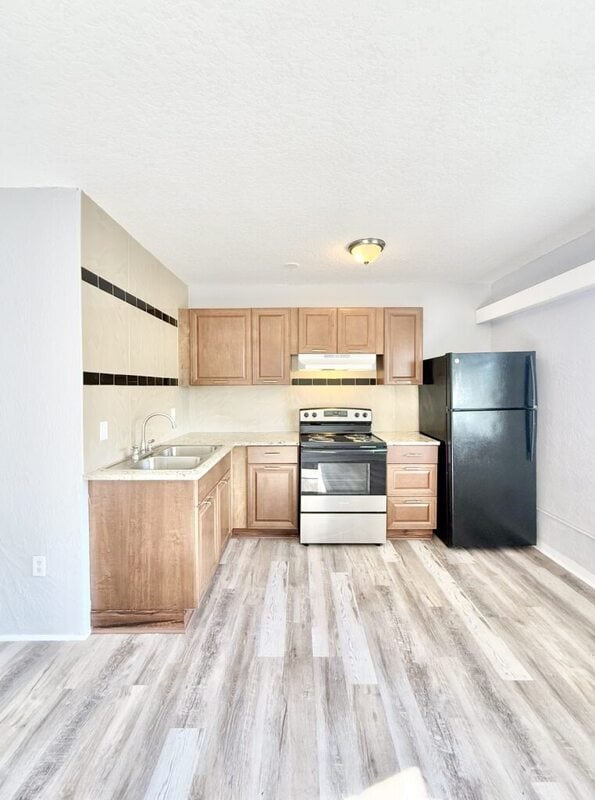 Building Photo - 551 N Ridgewood Ave