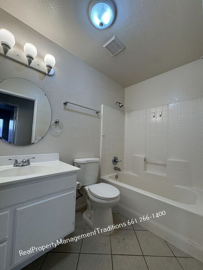 Building Photo - charming 3+2 in Lancaster