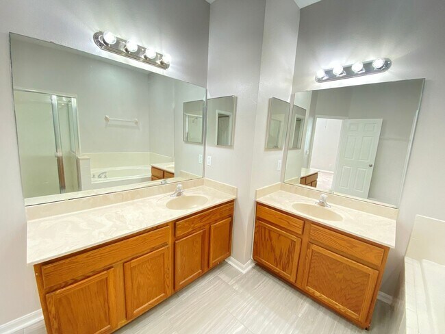 Building Photo - 1737 Lalique Ln