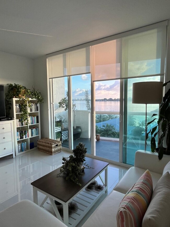 Building Photo - 7910 Harbor Island Dr