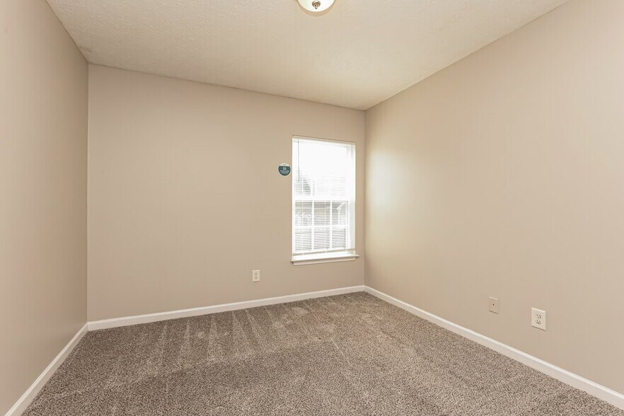 Building Photo - 165 Howard Woody Dr