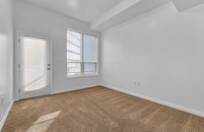 Building Photo - Bright & Cozy City Condo at The Metro!