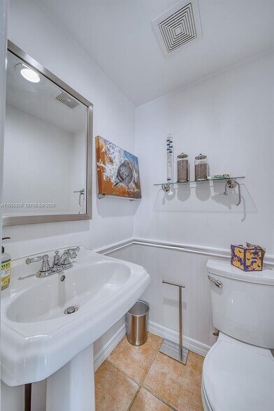 Building Photo - 3227 Riviera Dr