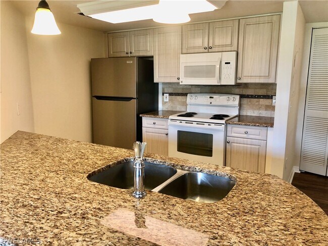 Building Photo - 1775 Four Mile Cove Pkwy