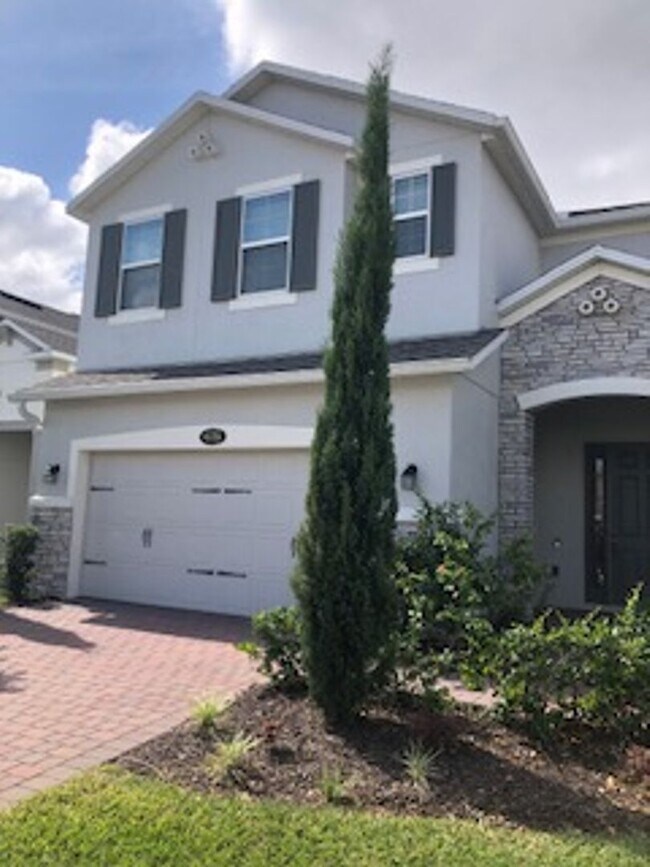 Building Photo - PRATICALLY BRAND NEW HOME IN GATED COMMUNITY!