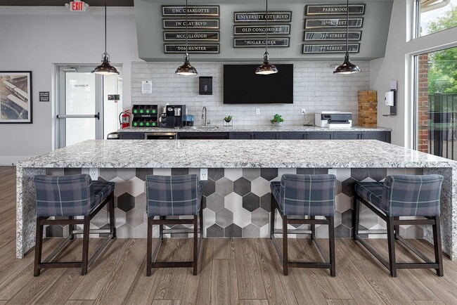 Building Photo - 5025 Wembley Central Ln