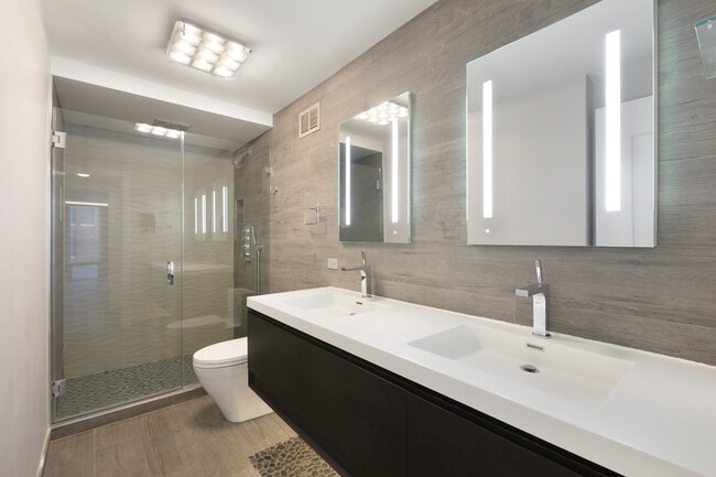 Building Photo - 200 E Delaware Pl