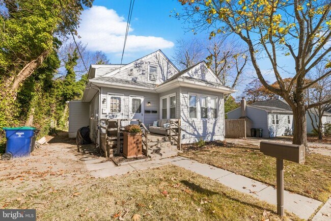 Building Photo - 27 E Groveland Ave