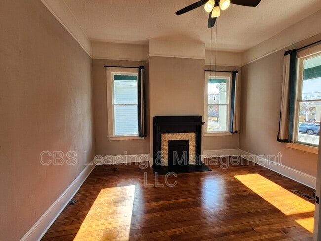 Building Photo - 2908 10th Ave