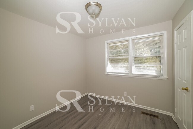 Building Photo - Where Charm Meets Comfort