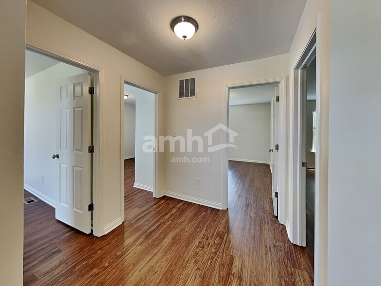 Building Photo - 953 Dorothy Dr