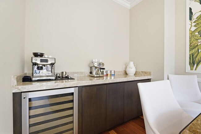 Building Photo - 921 Osceola Dr