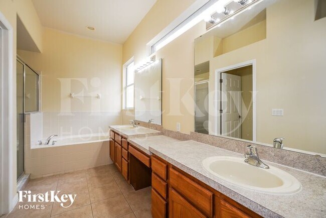 Building Photo - 4693 Huron Bay Cir