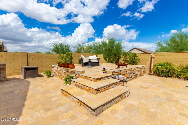 Building Photo - 17826 W Gold Poppy Way