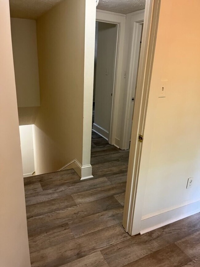 Building Photo - Bloomfield