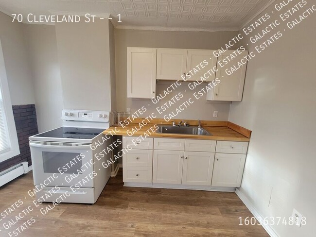 Building Photo - 1st floor spacious 3 bedroom 1 bath with b...