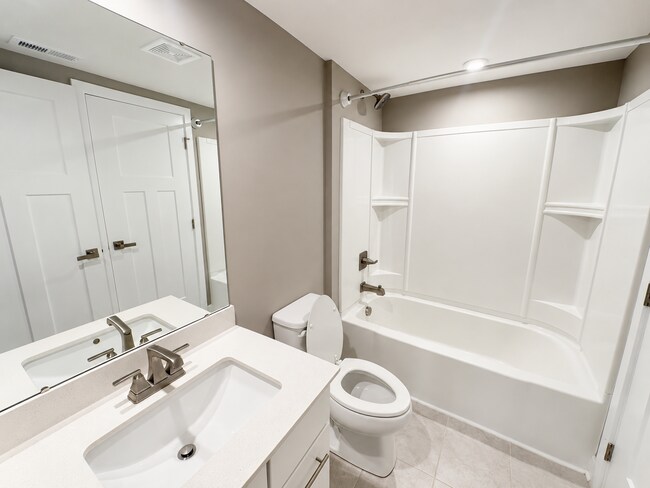 Building Photo - Modern Luxury Townhome Near Downtown Greenville