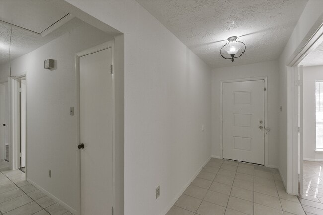 Building Photo - 4203 Sloangate Dr