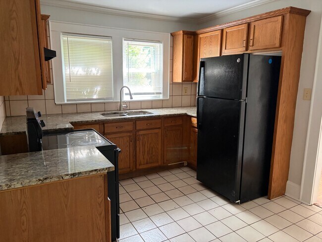 Building Photo - 808 Eastway Dr