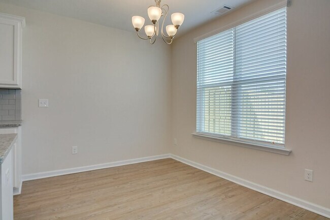 Building Photo - 415 Amesbury Dr