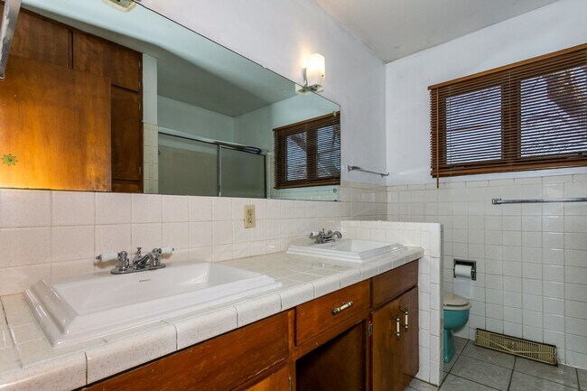 Building Photo - 4339 S Meridian Ave
