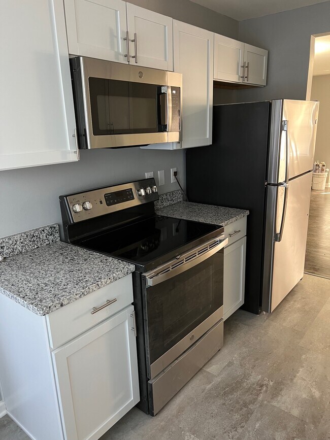 Building Photo - 2110 S 50th St