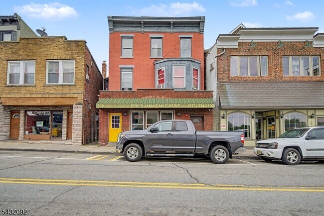 Building Photo - 309 Main St