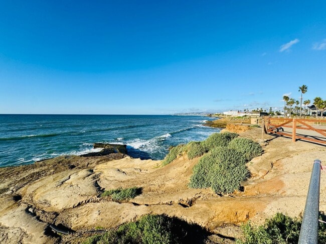 Building Photo - 1 BLOCK TO THE BEACH! COMPLETELY REMODELED 2BD/2BA OCEAN BEACH RESIDENCE - ONLY $4,475/MO!