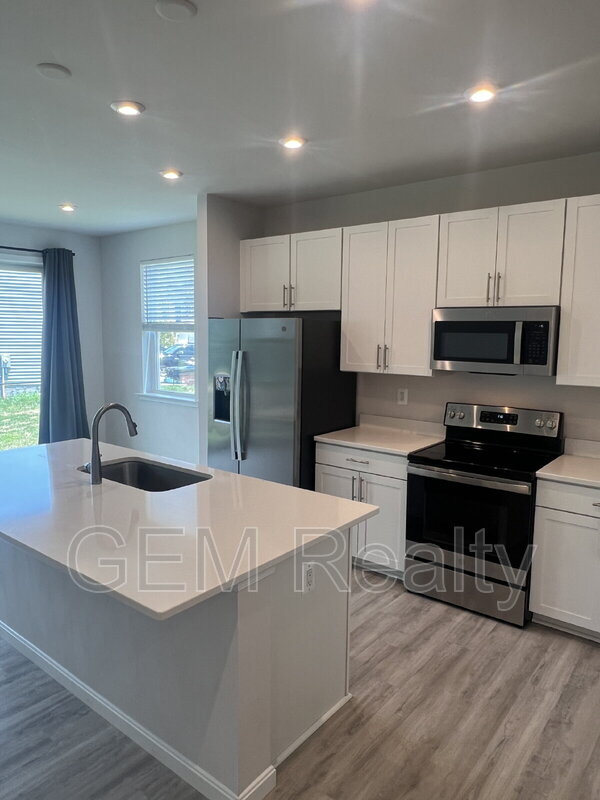 Building Photo - 6259 Bobcat Ln