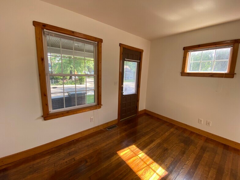 Building Photo - 1145 Woodlawn Ave