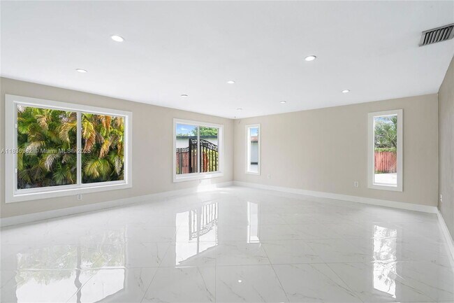 Building Photo - 13611 SW 77th Ln