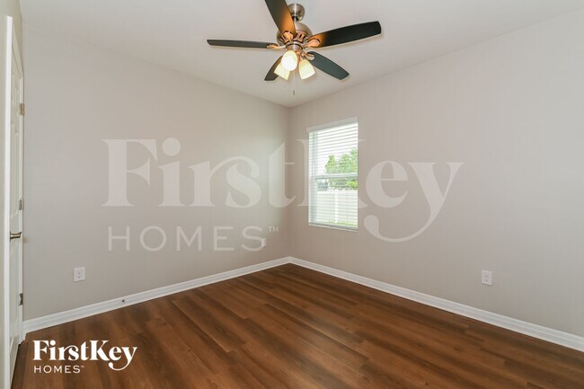 Building Photo - 2820 NW 21st Ave