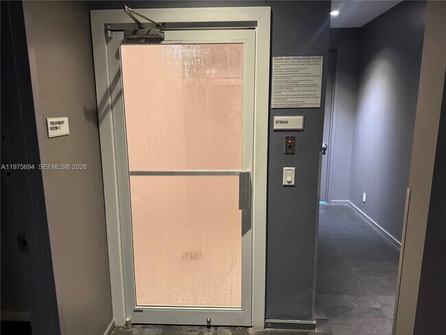 Building Photo - 1300 Brickell Bay Dr