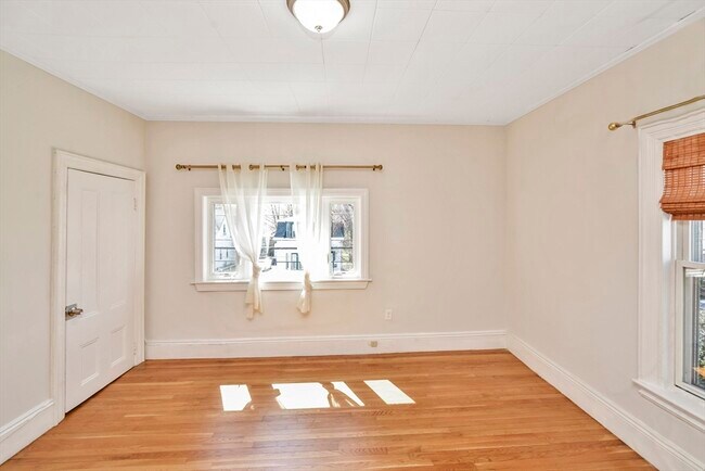 Building Photo - 492 Metropolitan Ave